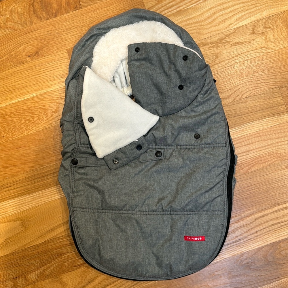 EUC Skip Hop Car Seat Cover- Gray